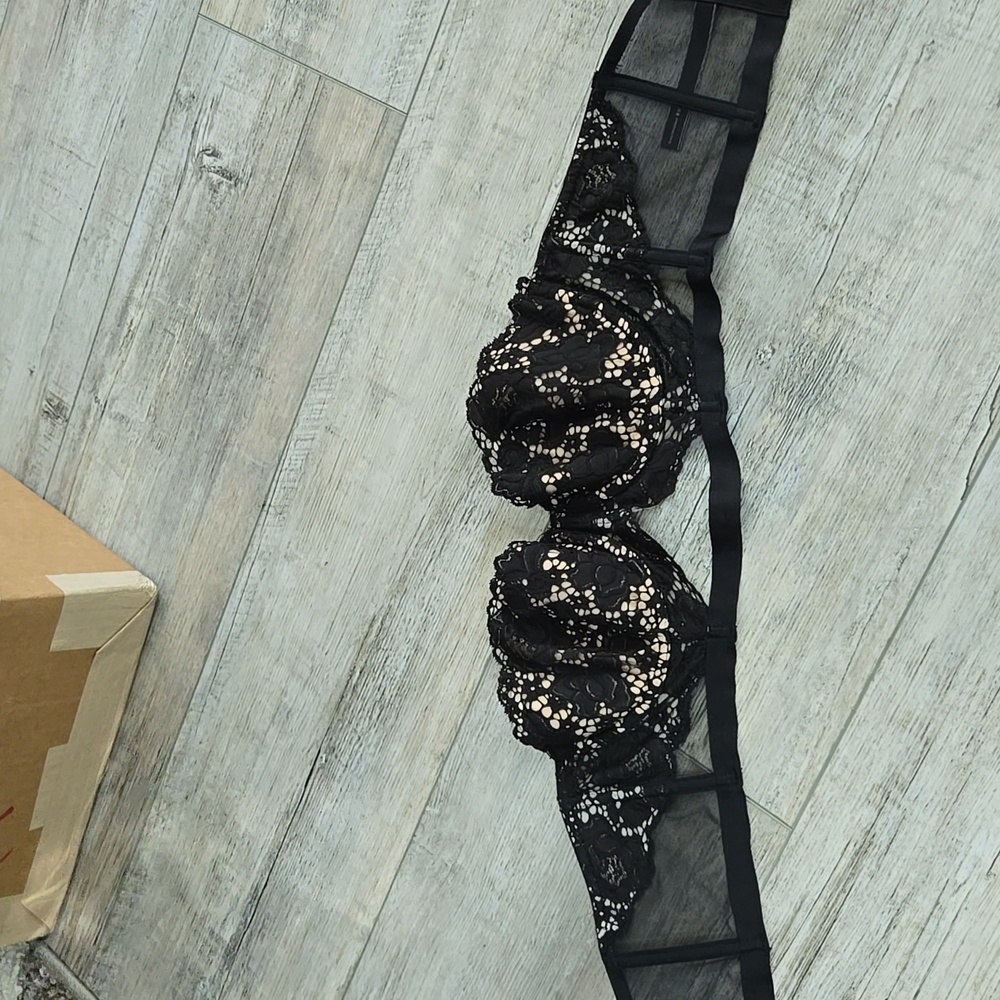 Victoria's Secret lightly lined strapless bra